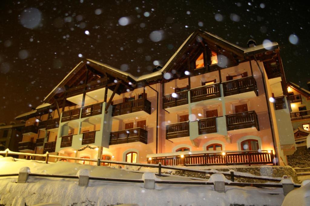 Hotel Residence Dahu Passo del Tonale Kültér fotó